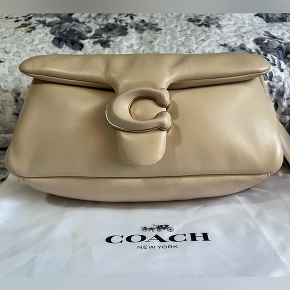 Coach Pillow Tabby - 26 - Picture 3 of 7